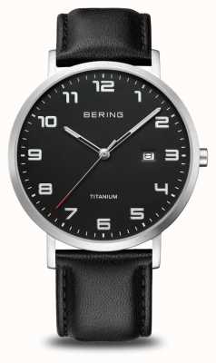 Bering Titane | cadran noir avec guichet de date | bracelet en cuir noir | boîtier en titane brossé 18640-402